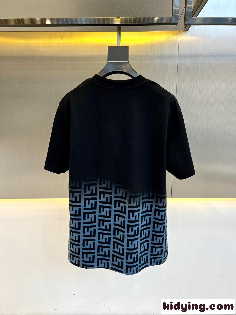 注目される ロゴプリント フェンディ 半袖Tシャツ コピー クルーネック ブラック-5