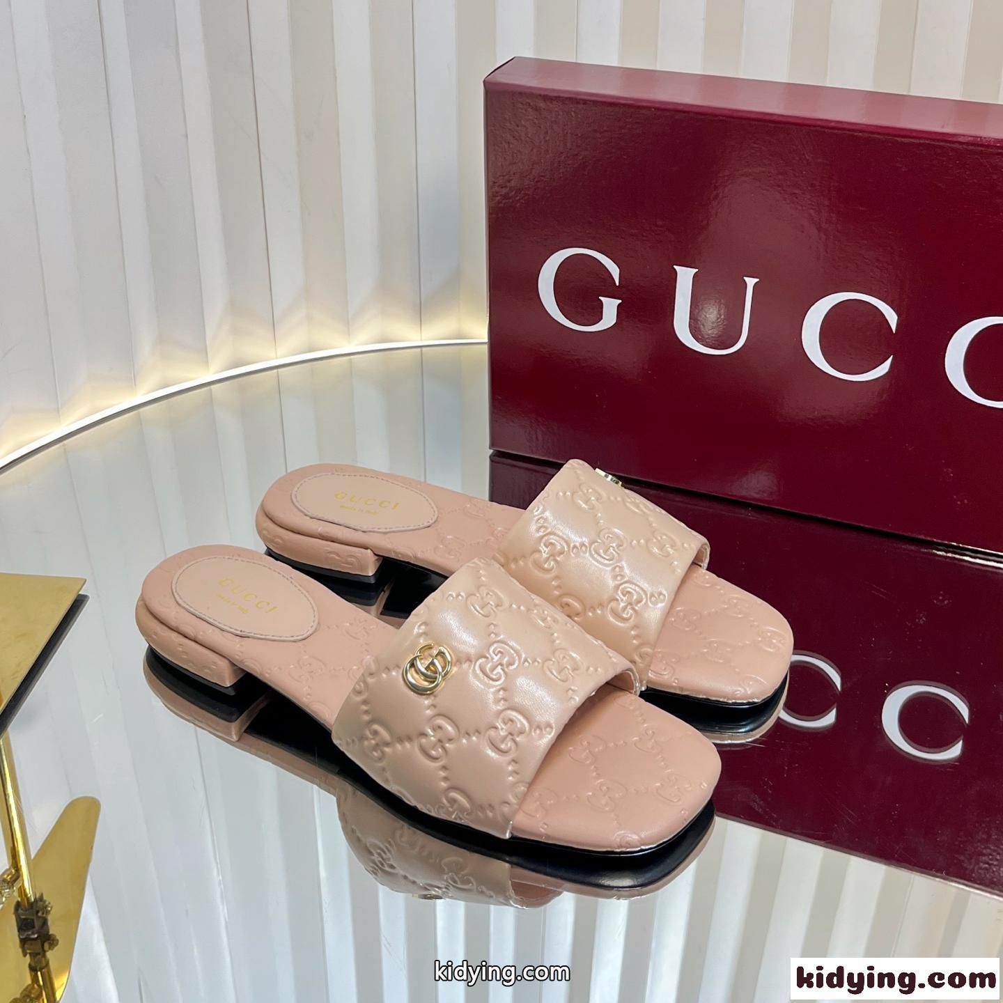 洗練された ダブルG付き ウィメンズ スライドサンダル グッチ サンダル スーパーコピー ベージュ-0
