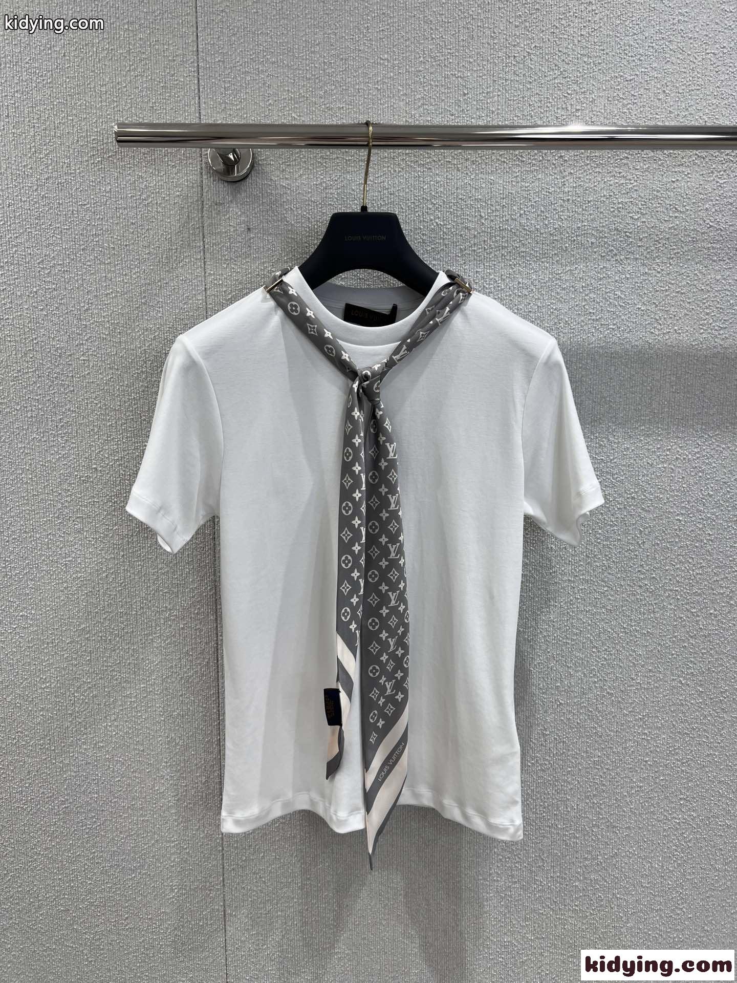 ルイヴィトン スーパーコピー モノグラム スカーフ Tシャツ クルーネック-0