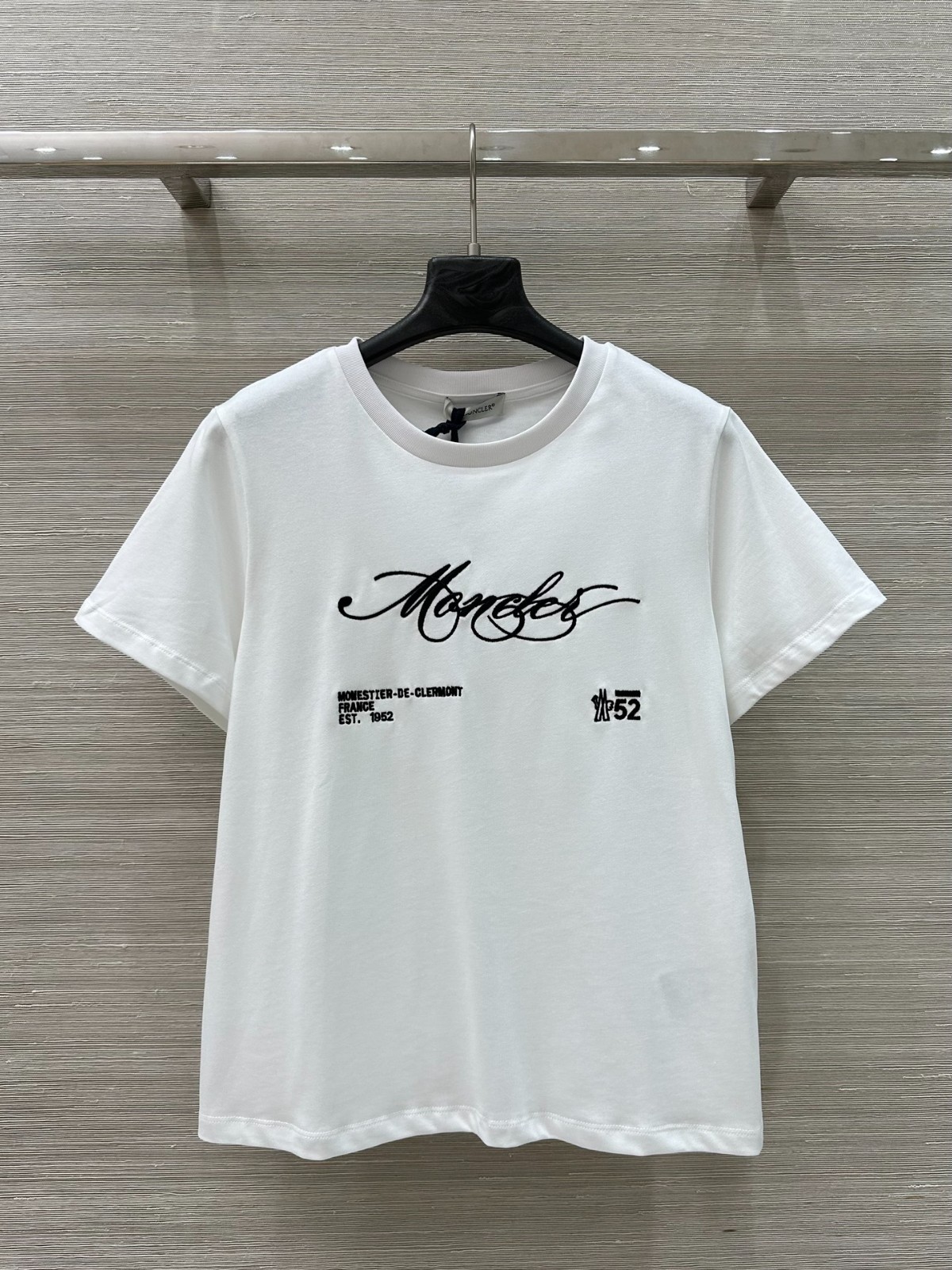 モンクレール Tシャツ 偽物 カジュアル 刺繍入り 半袖Tシャツ クルーネック ホワイト-0