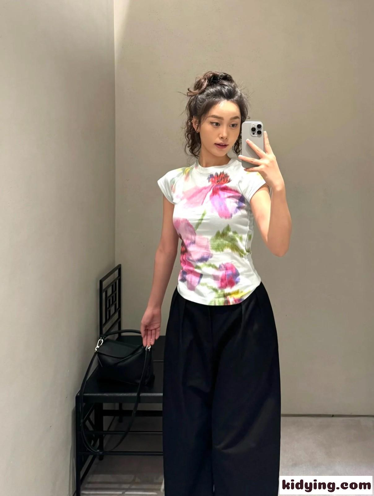 目を引く スモールフィット 半袖Tシャツ ロエベ Tシャツ コピー コットンブレンド-4