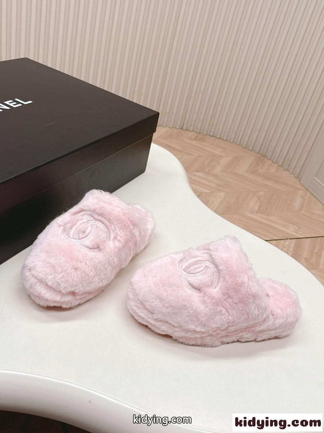 可愛い ふわふわ シャネル サンダル コピー CCロゴ ファーサンダル ライトピンク-1