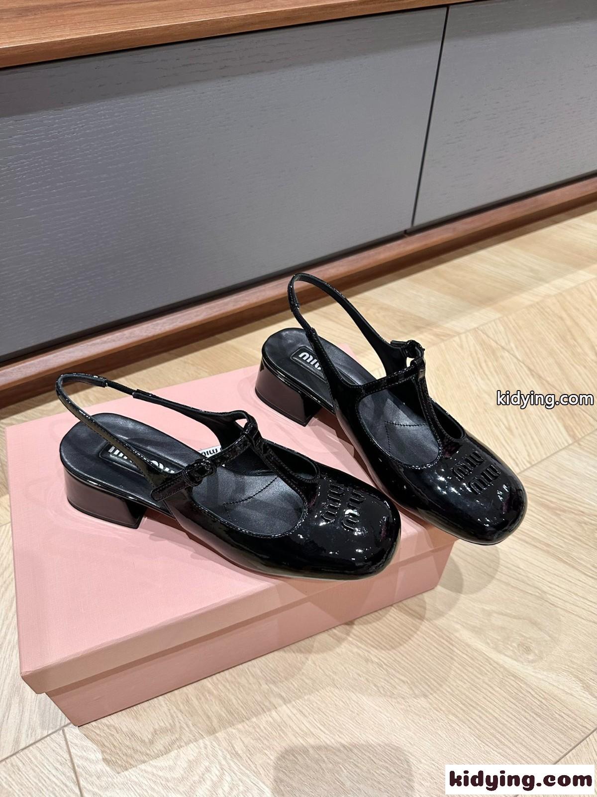 パテントレザー スリングバックパンプス ミュウミュウ パンプス スーパーコピー ブラック-1