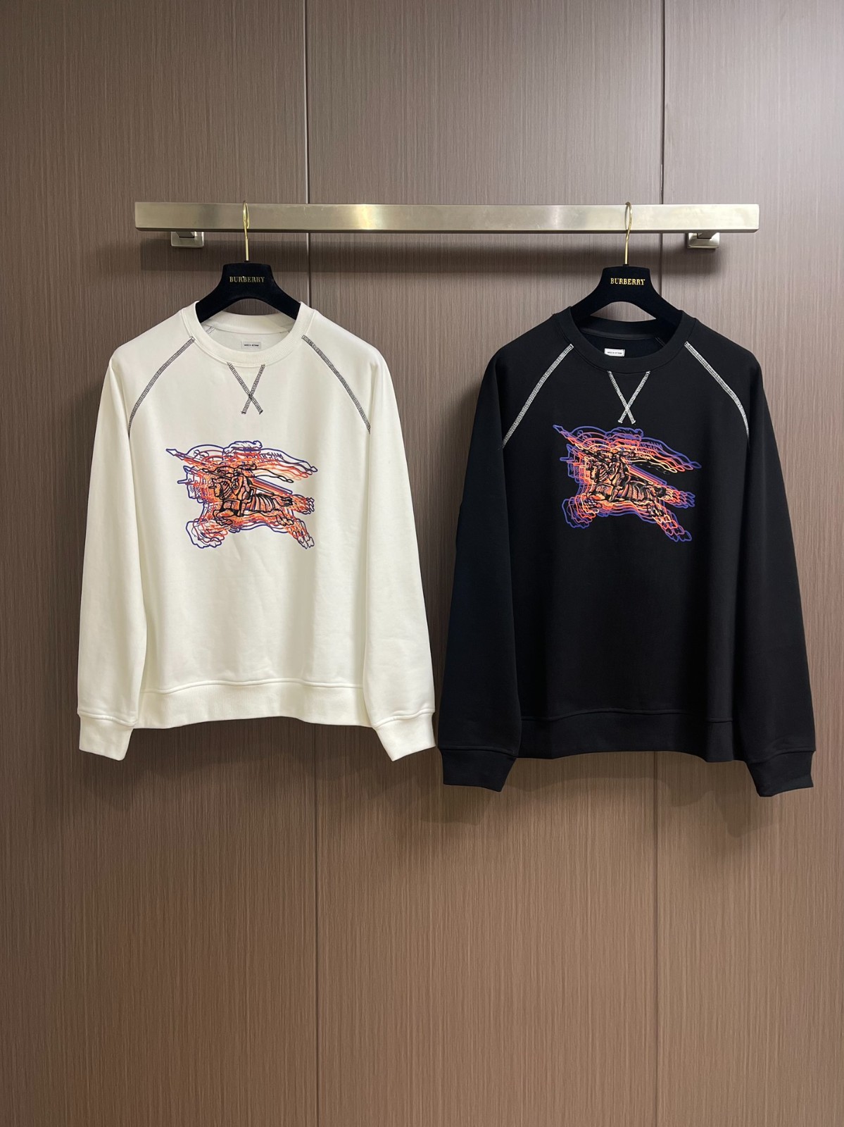 人気 お洒落 バーバリー 長袖Tシャツ 偽物 ロゴ入り コットン スウェットシャツ-0