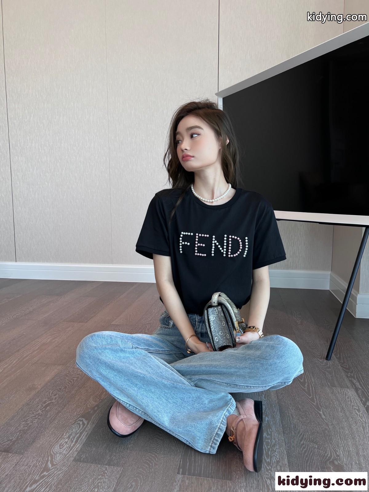 カジュアル 可愛い ロゴ クルーネック コットン 半袖 フェンディ Tシャツ コピー レディース トップス おしゃれ-4
