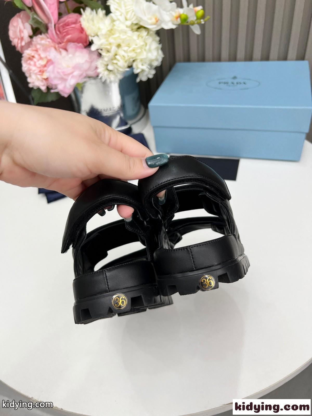 カジュアル 人気 レザーサンダル プラダ サンダル コピー レディースシューズ ブラック-0