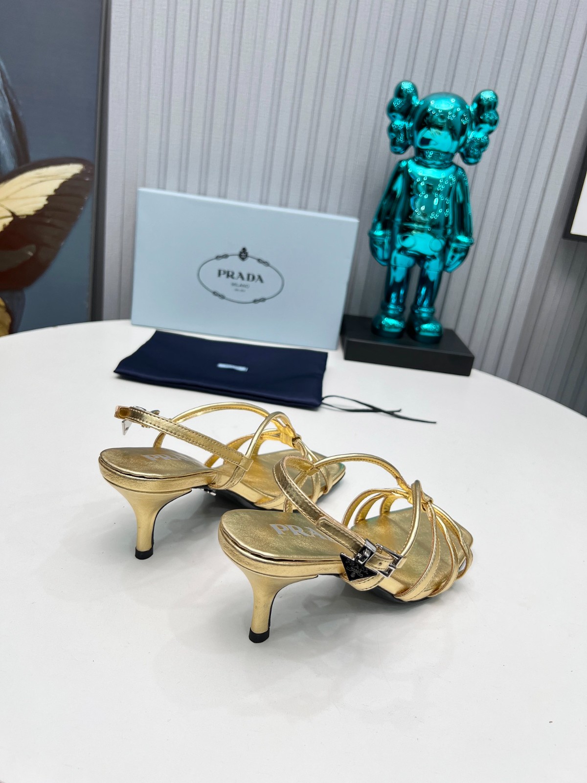 洗練された レザー ヒールサンダル プラダ サンダル スーパーコピー ゴールド-3