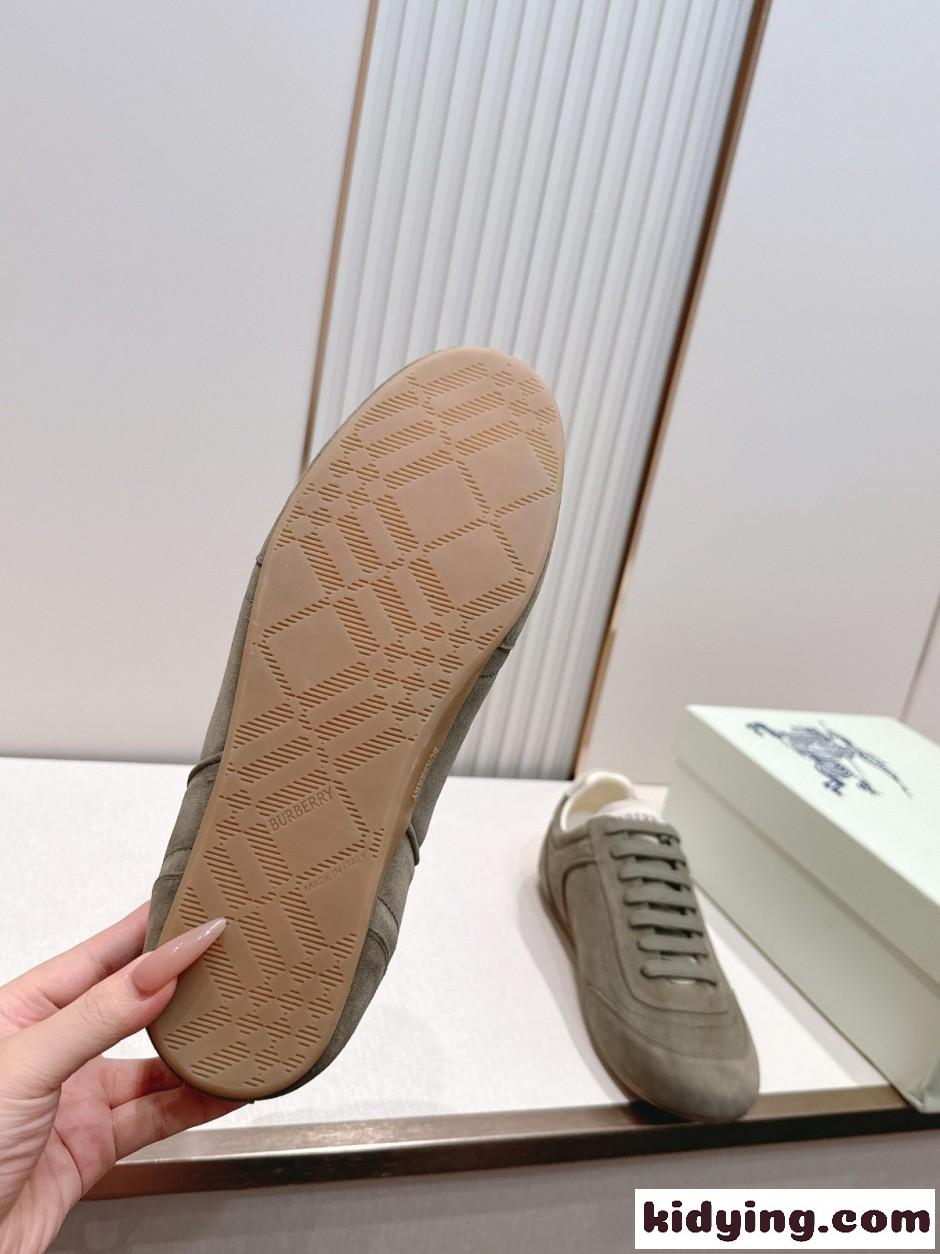 シンプル 上品 スエード ナイトランナー スニーカー バーバリー スーパーコピー カーキグリーン-0