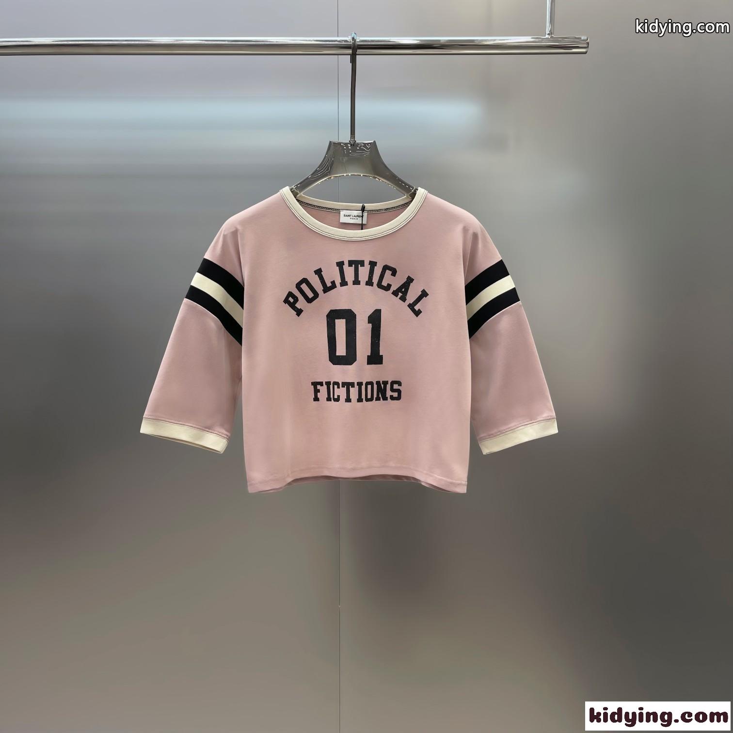 23SS POLITICAL FICTION ロゴ クロップド Tシャツ イヴ・サンローラン Tシャツ コピー-0