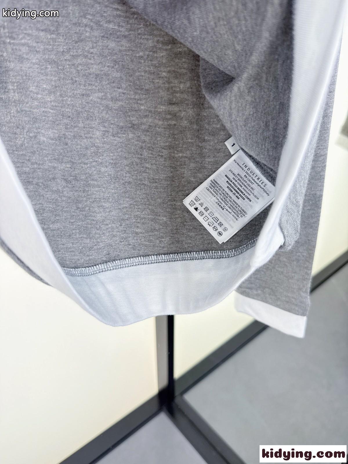 モンクレール Tシャツ 偽物 洗練された お洒落 重ね着風 長袖Tシャツ グレー-4