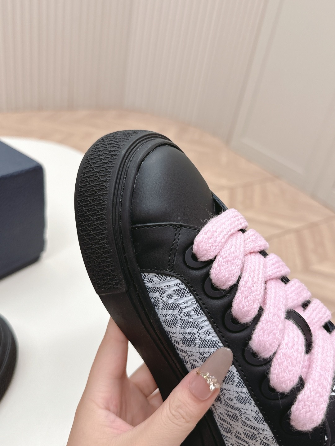限定~DIOR AND KAWS B33 スピンスニーカー スーパーコピー ブラック-1