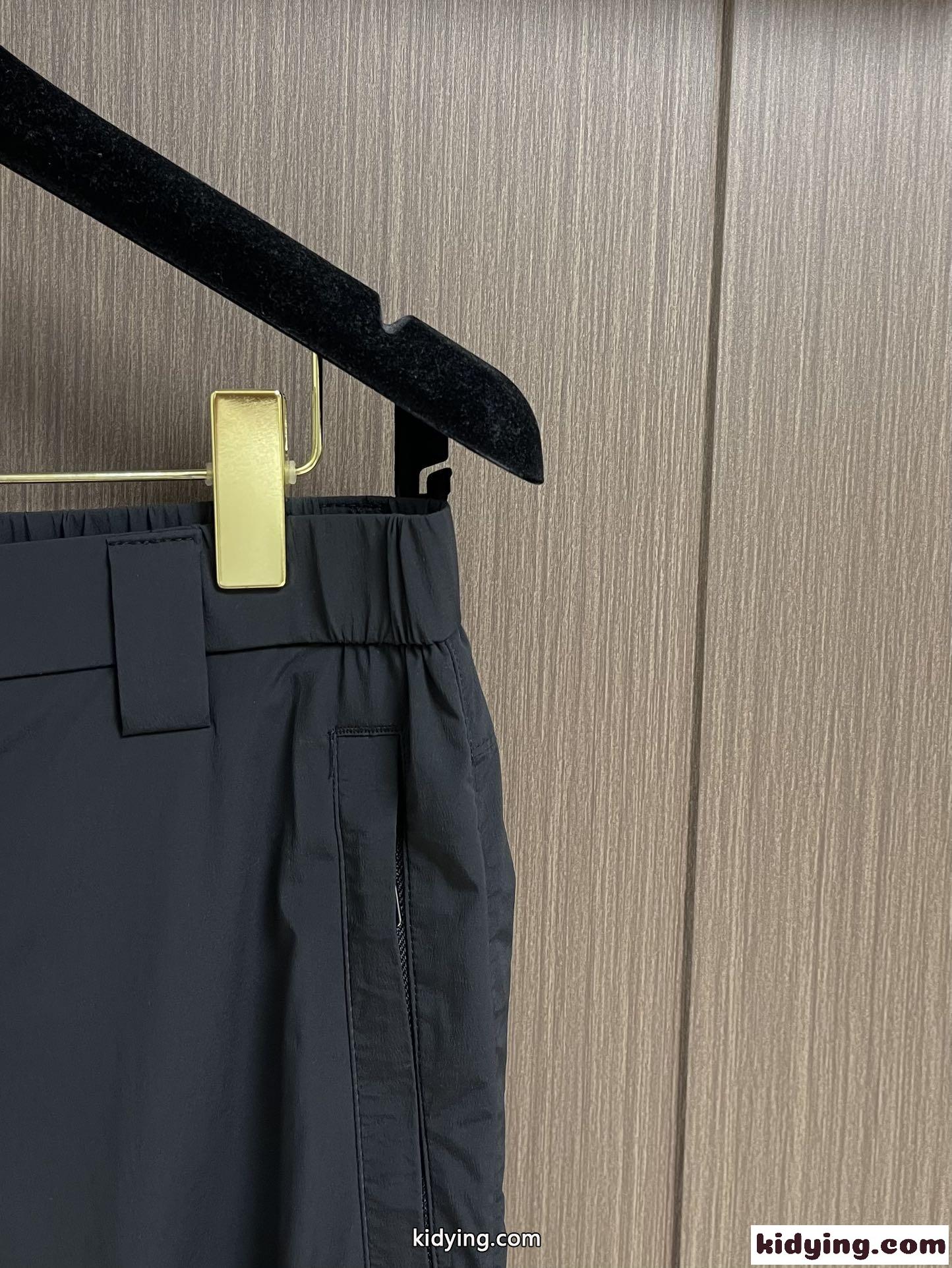 洗練された 上品 ロングパンツ プラダ パンツ コピー メンズ ズボン ブラック-2