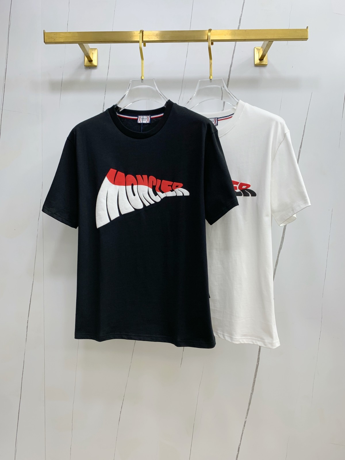 お洒落 目を引く モンクレール Tシャツ 偽物 コットンロゴTシャツ-0