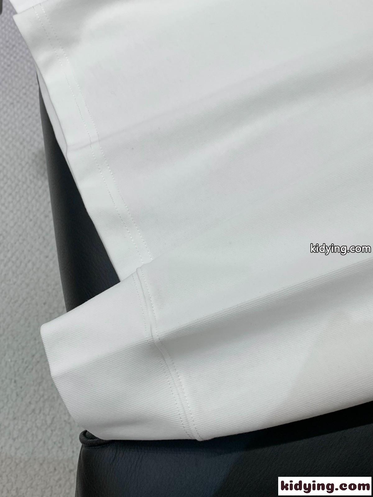 カジュアル ロゴ入り クルーネック 長袖Tシャツ モンクレール Tシャツ 偽物 ホワイト-4