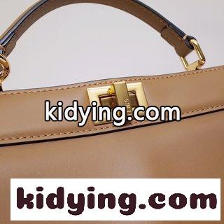 フェンディバッグ 買取価格 Iconic Peekaboo I See U水平デザインの手袋 ミルクブラウンの革の材質,両側に古典的なツイストロックが飾られている コピー-3