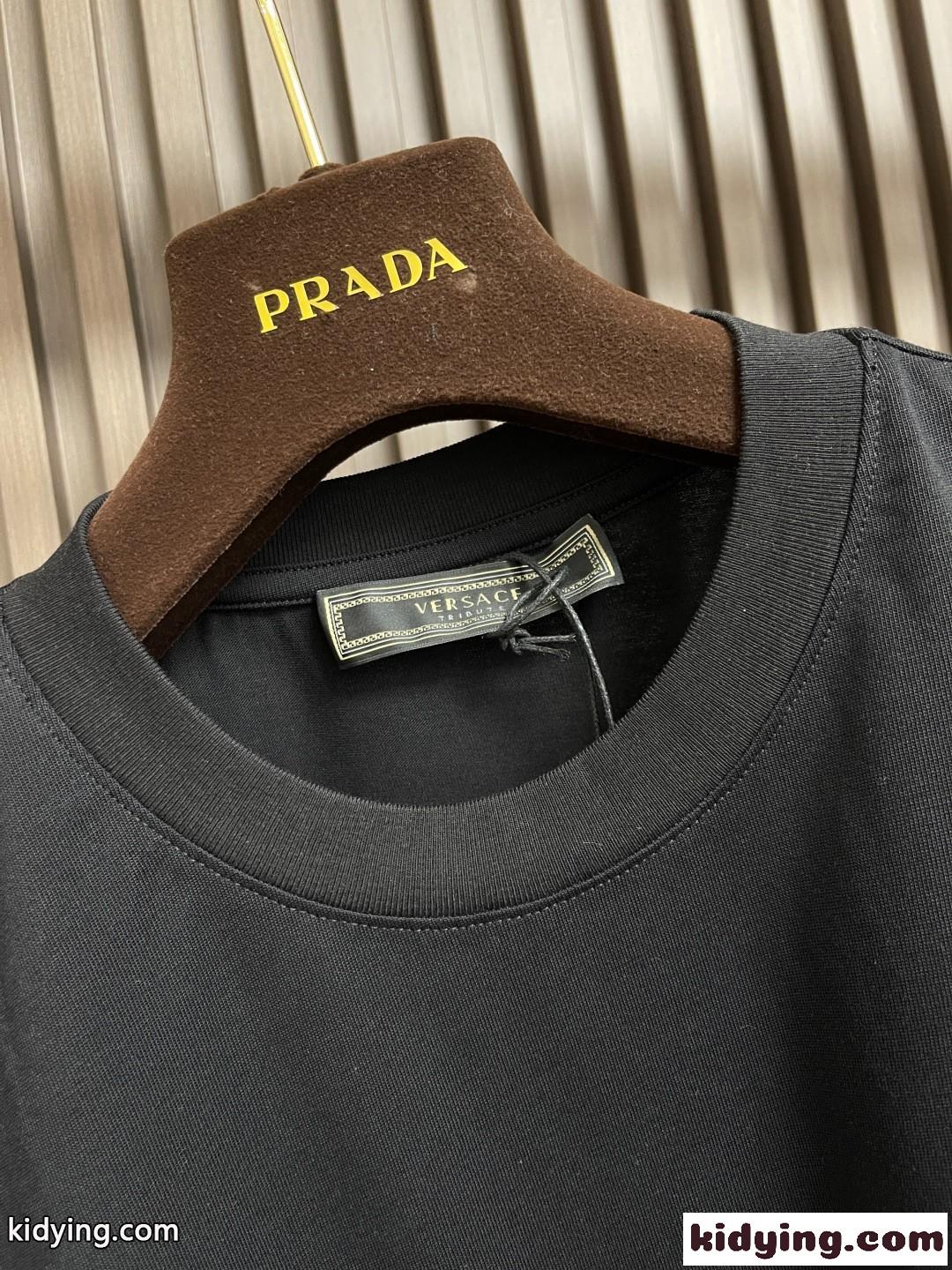 ヴェルサーチェ Tシャツ コピー シンプル ロゴ 合わせやすい 半袖Tシャツ ブラック-3