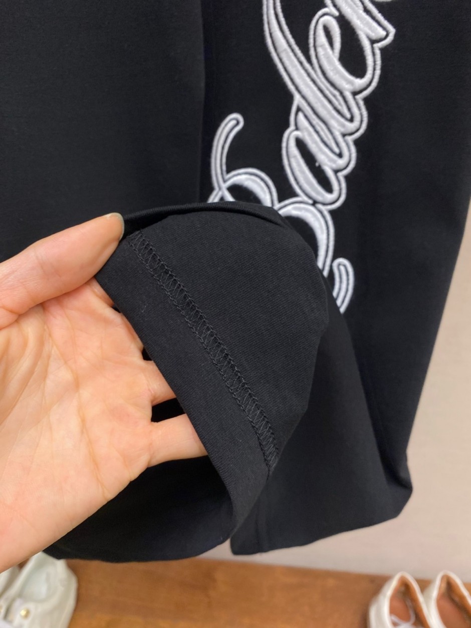 ユニセックス 刺繍入り バレンシアガ Tシャツ コピー 半袖Tシャツ ブラック-3