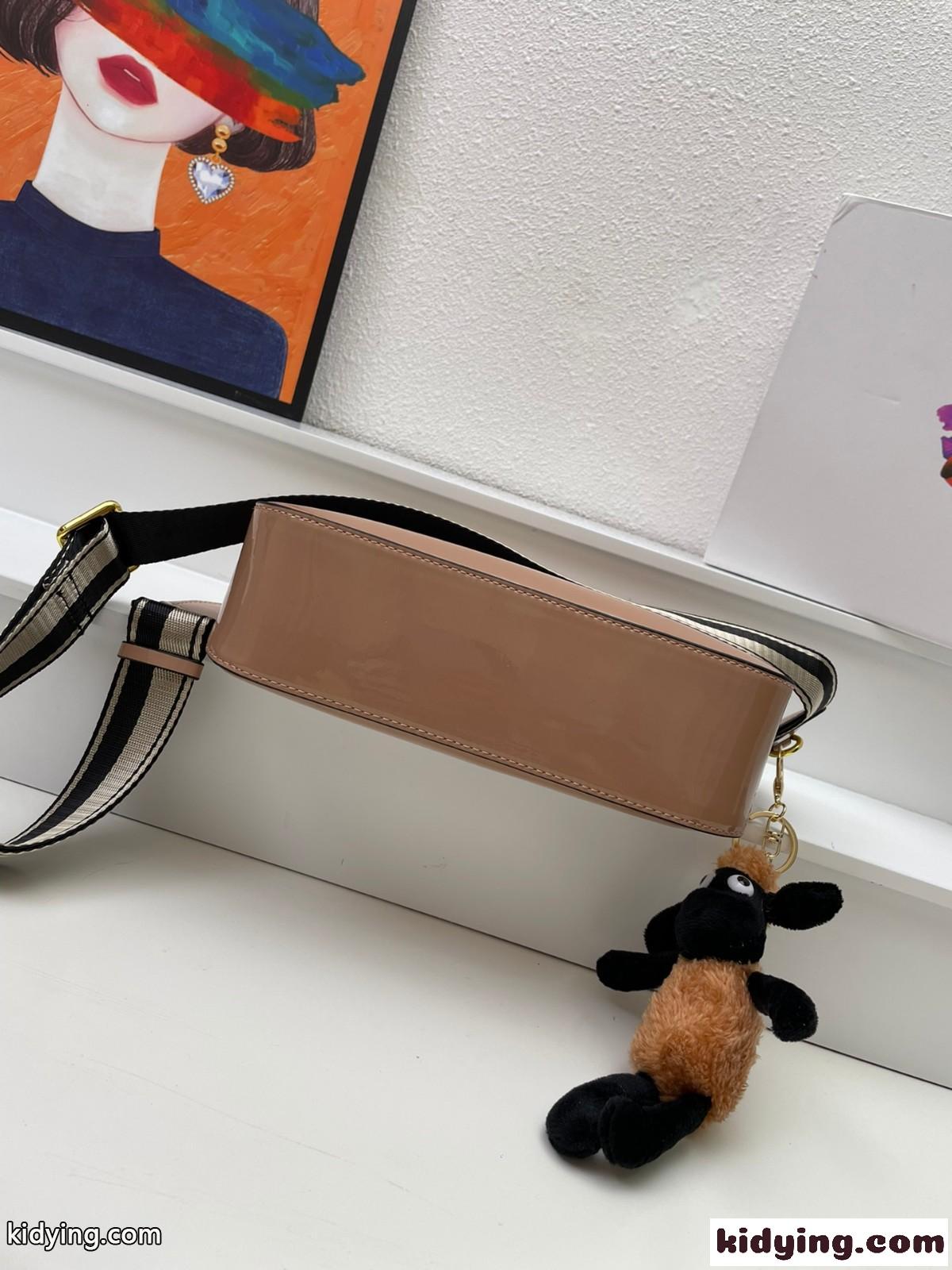 パテントレザー プラダ バッグ コピー 斜めがけ レディース ショルダーバッグ ピンク-0