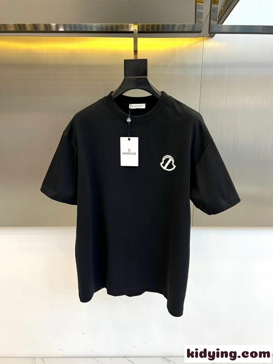 カジュアル ロゴ 半袖Tシャツ モンクレール Tシャツ 偽物 クルーネック ブラック-0