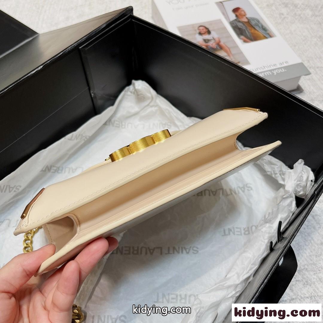 上品！チェーン ブザス トリオンフ ショルダーバッグ セリーヌ バッグ 人気 コピー コンパクト-0