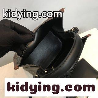 馬術風の綿質帆布のバケツバッグは 革の縁にぶつかってデザインされ ブランドのロゴ模様を飾る バーバリー バッグ 印象 コピー-1