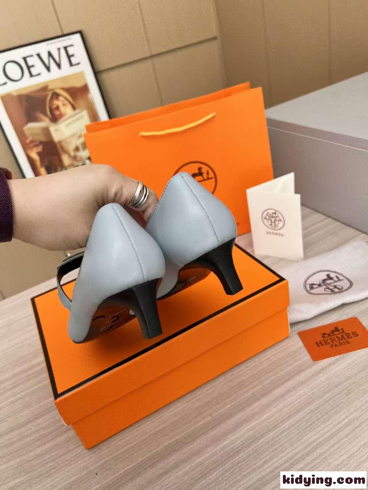 人気 洗練された ケリーバックル エルメス パンプス キアラ コピー グレー-2