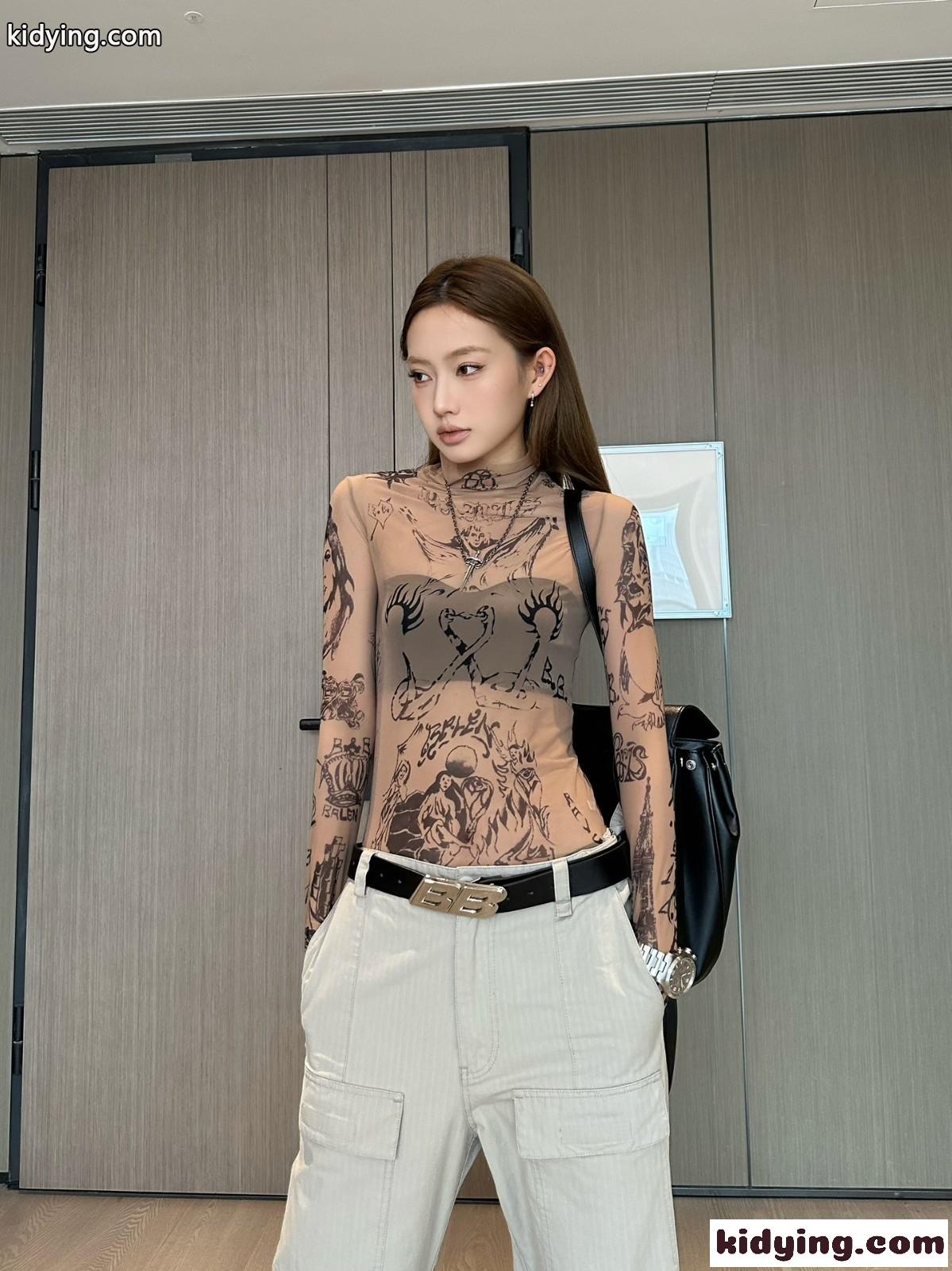 フェンミン 目を引く シアートップス バレンシアガ Tシャツ コピー 長袖 ベージュ-1