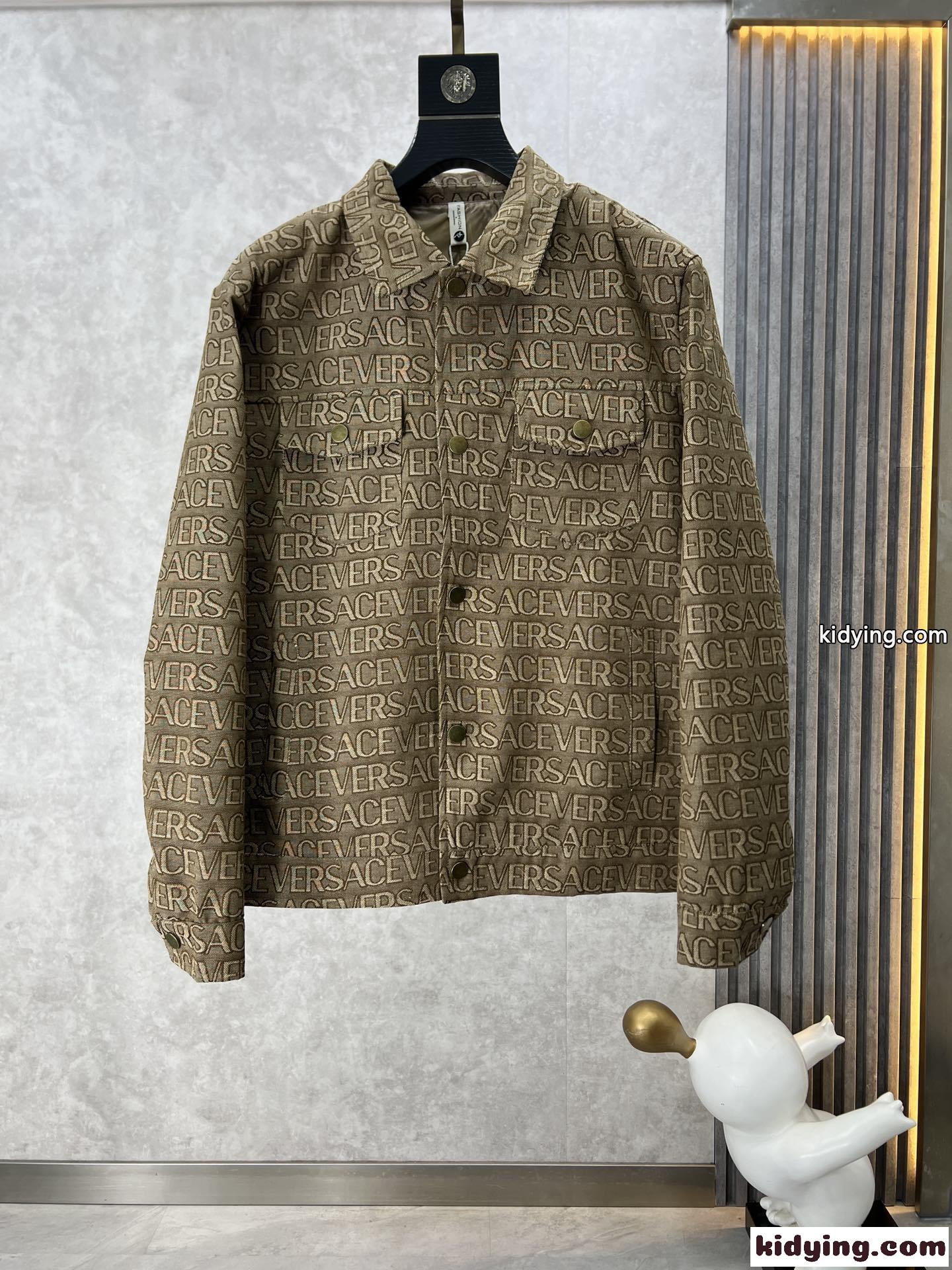 人気 ロゴ 総柄 ブルゾン ヴェルサーチェ ジャケット コピー メンズ-1
