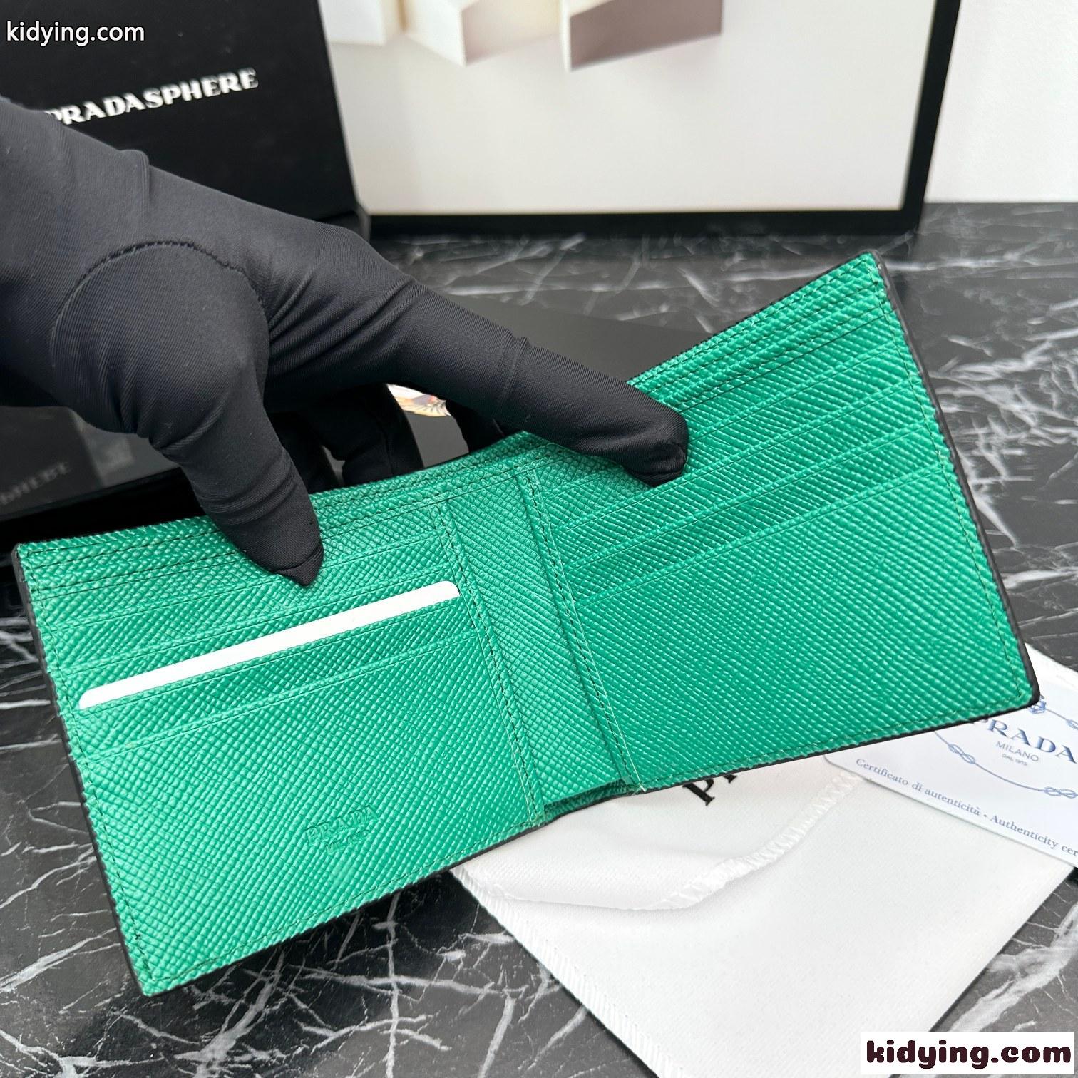 人気 エンボスロゴ 2つ折り財布 プラダ 財布 コピー グリーン-5
