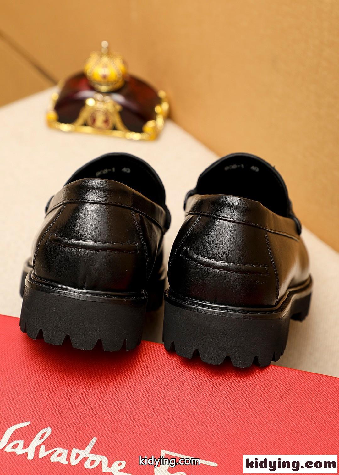 上品 カジュアル メンズ モカシン サルヴァトーレ・フェラガモ シューズ 偽物 ブラウン-4