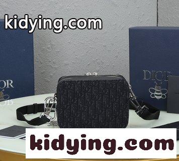 Diorディオール男性OBLIQUE柄バッグ 斜めがけバッグを手に持って 実物で撮影して 図は商品と一致している クリスチャンディオール 鞄 コピー-2