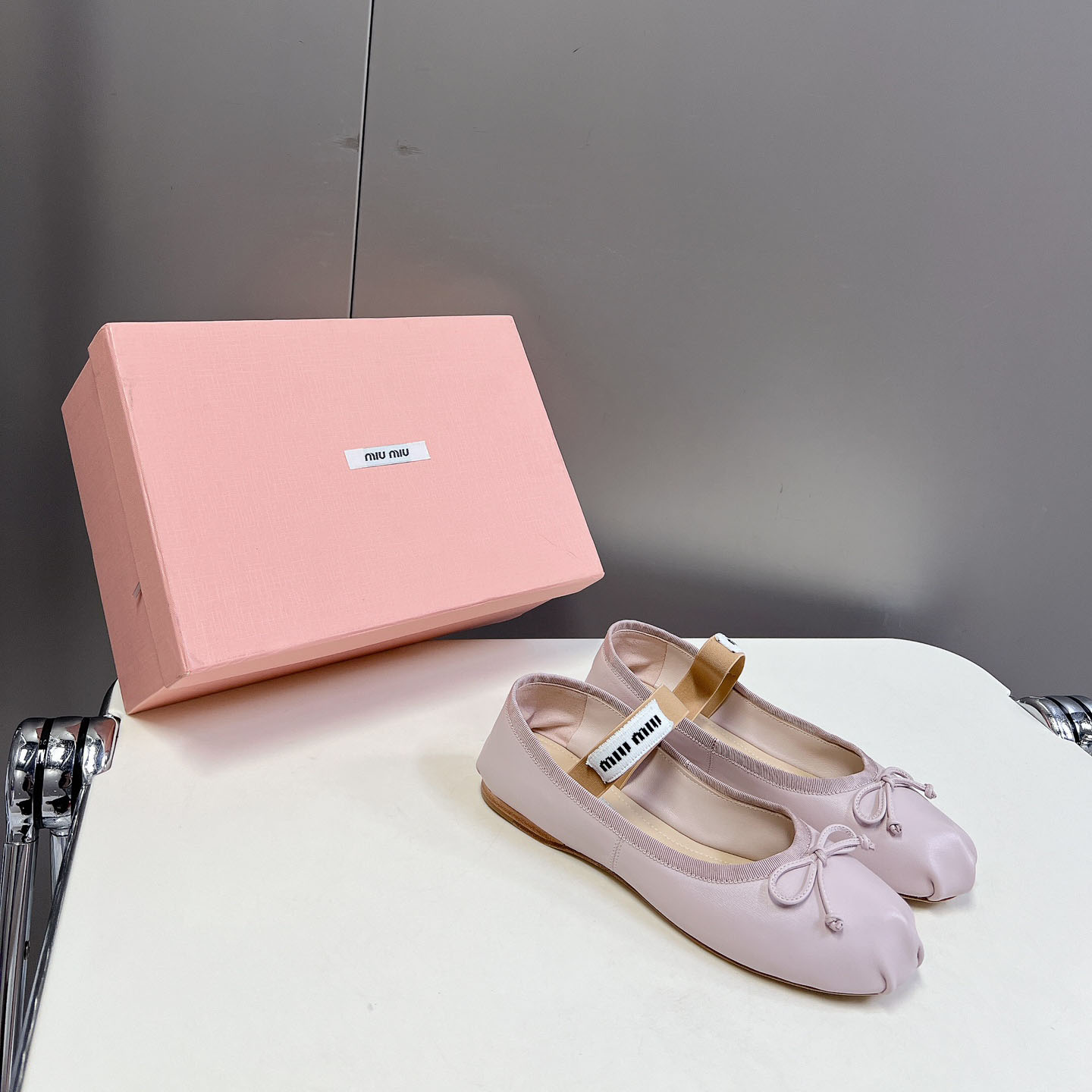 上品 可愛い サテンバレリーナ ミュウミュウ シューズ スーパーコピー パープル-0