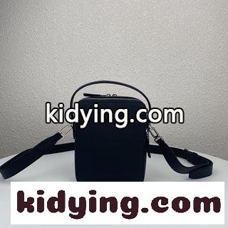 プラダバッグメンズ 上品なデザインは男性たちの新しい追求を満たしている 急いで手に入れてね コピー-3