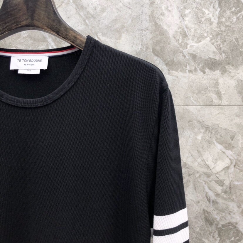 トムブラウン Tシャツ コピー 飽きのこない クルーネック 長袖Tシャツ ブラック-0