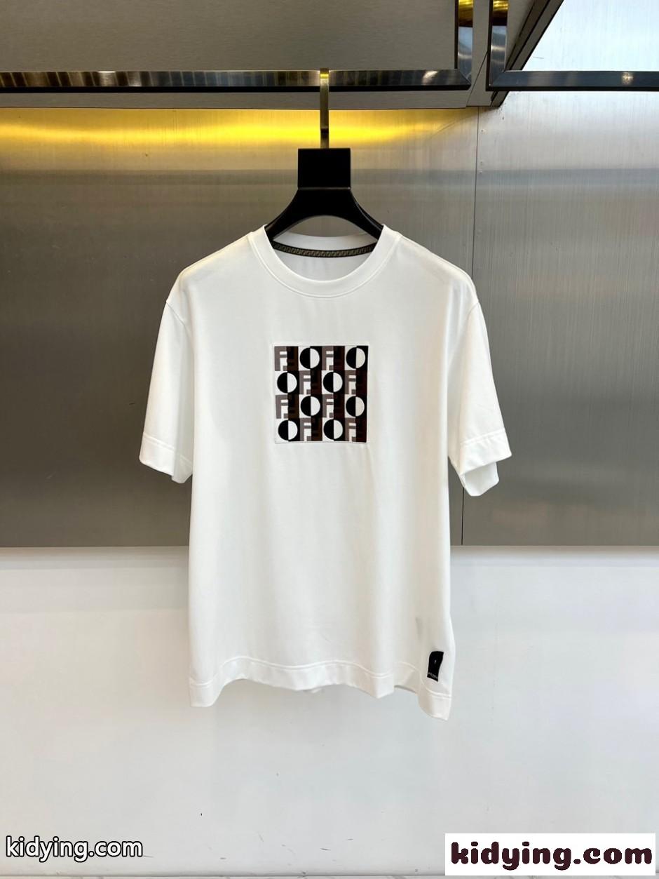 ベーシック ロゴ刺繍 フェンディ Tシャツ 偽物 クルーネック 半袖Tシャツ ホワイト-0