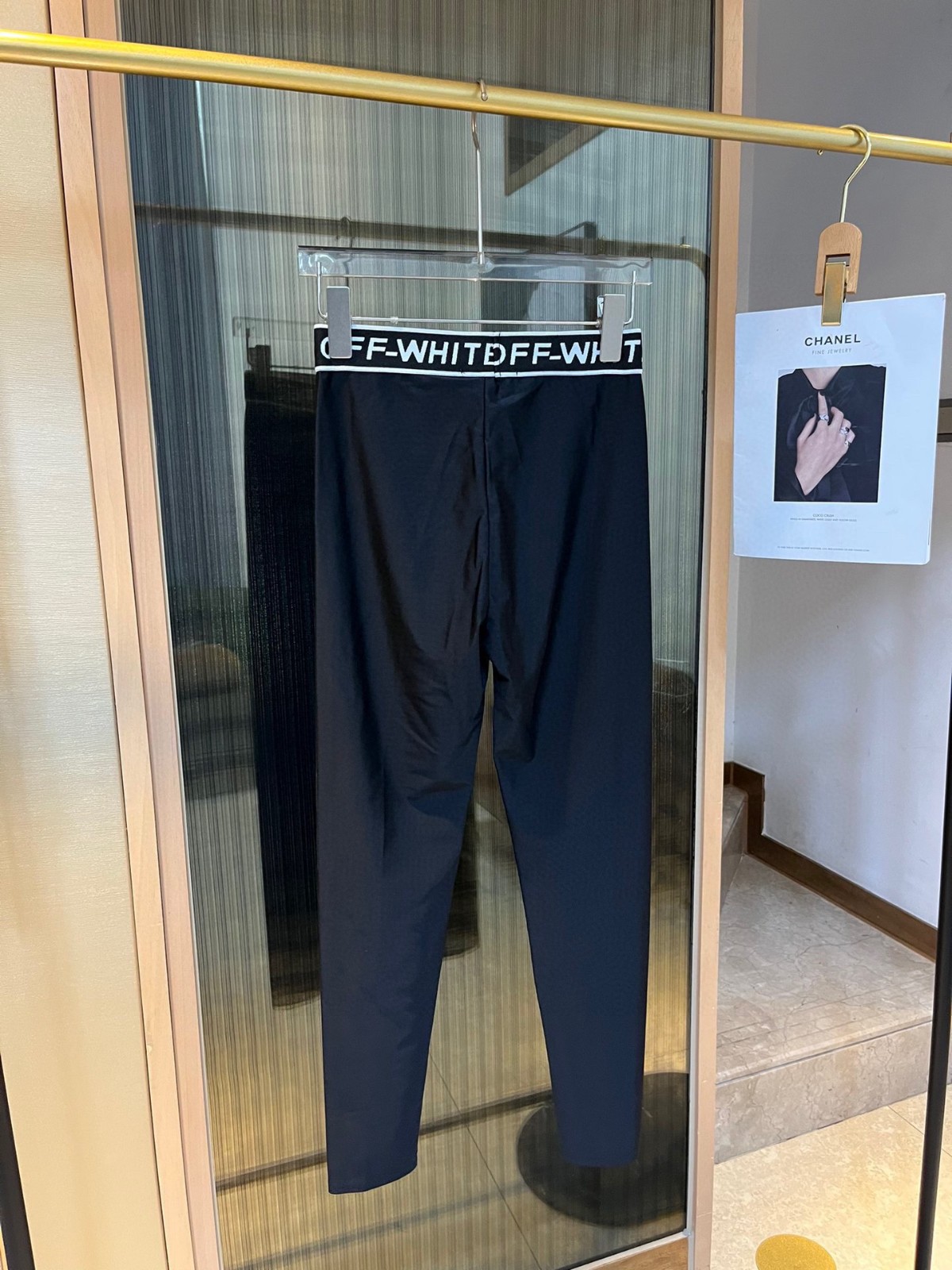 OFF-WHITE 高弾力ヨガウェアセット 胸パッド付きタンクトップと美脚レギンス-4