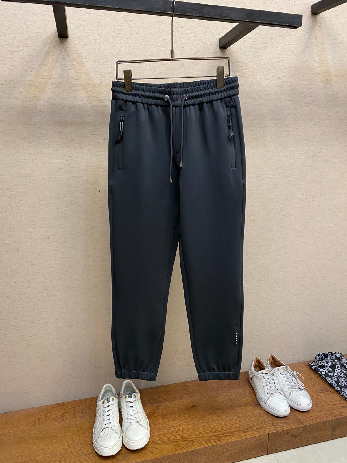 カジュアル プラダ パンツ コピー コットン メンズ ジョギングパンツ グレー-2