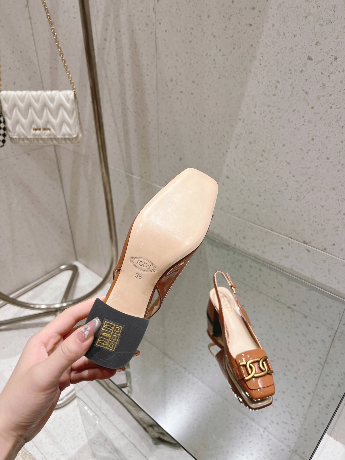 ケイト パテントレザー スリングバックパンプス トッズ パンプス コピー ブラウン-4