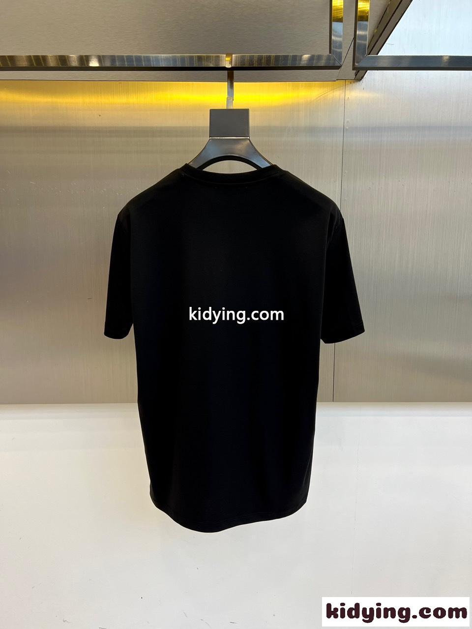 お洒落 ロゴ入り 半袖Tシャツ グッチ Tシャツ 偽物 クルーネック ブラック-3