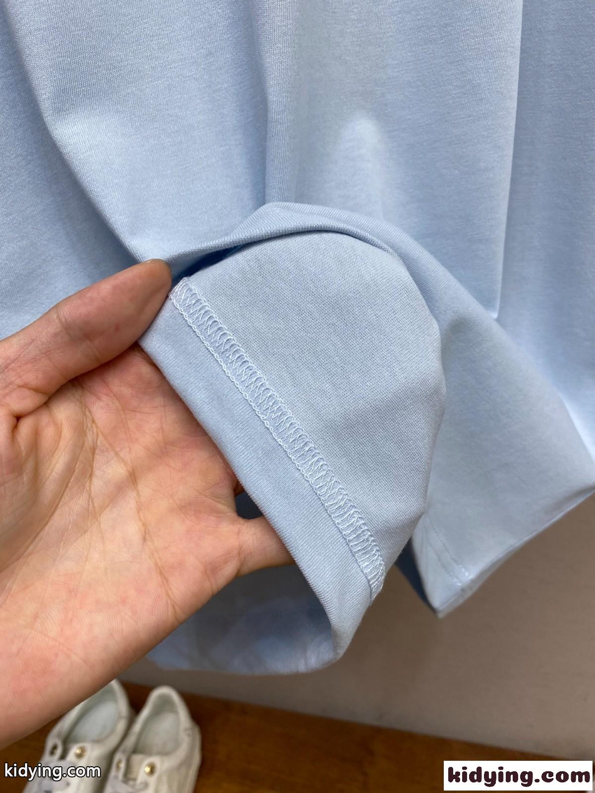 洗練された シンプル ロゴ刺繍 プラダ Tシャツ 偽物 クルーネック ライトブルー-3