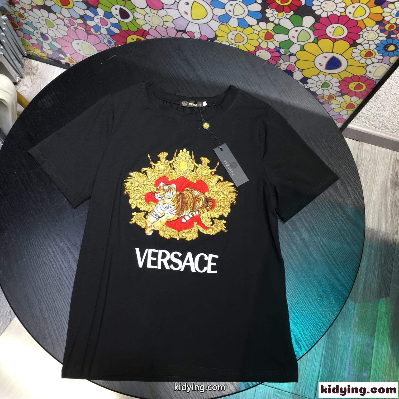 可愛い ユニセックス ロゴ 刺繍入り ラウンドネック 半袖 ヴェルサーチ tシャツ コピー 人気 おしゃれ-0