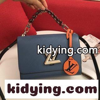 カラフルなLVアクセサリーはおしゃれな手作りバッグに面白みを添えている ルイヴィトン バッグ 通販 コピー-1