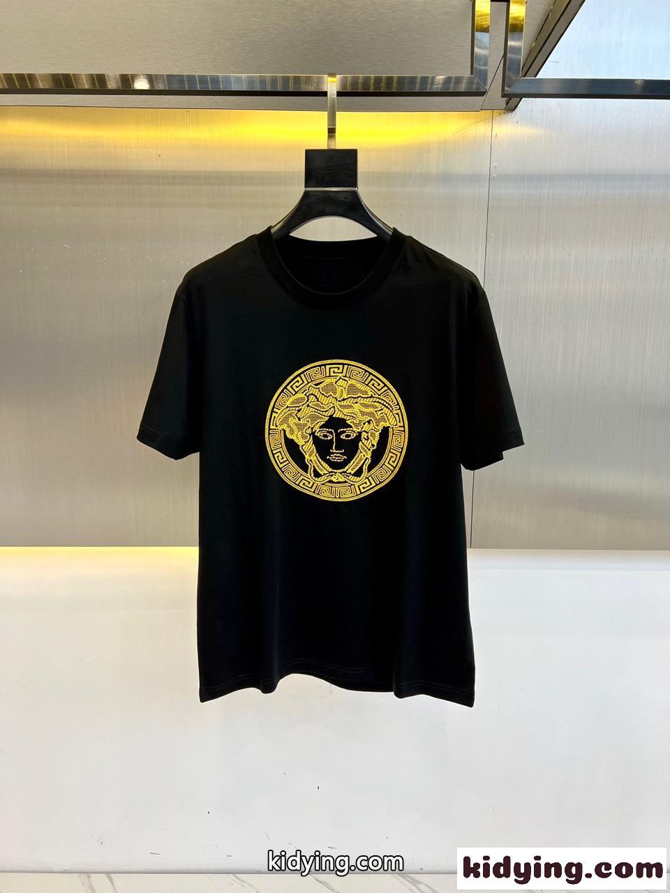 目を引く 刺繍入り 半袖Tシャツ ヴェルサーチェ Tシャツ 偽物 コットン ブラック-0