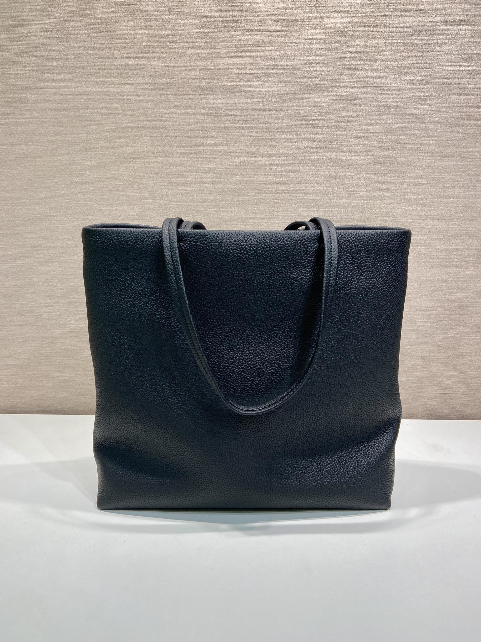 シンプル レザー トートバッグ プラダ バッグ スーパーコピー 2VG130 ブラック-1