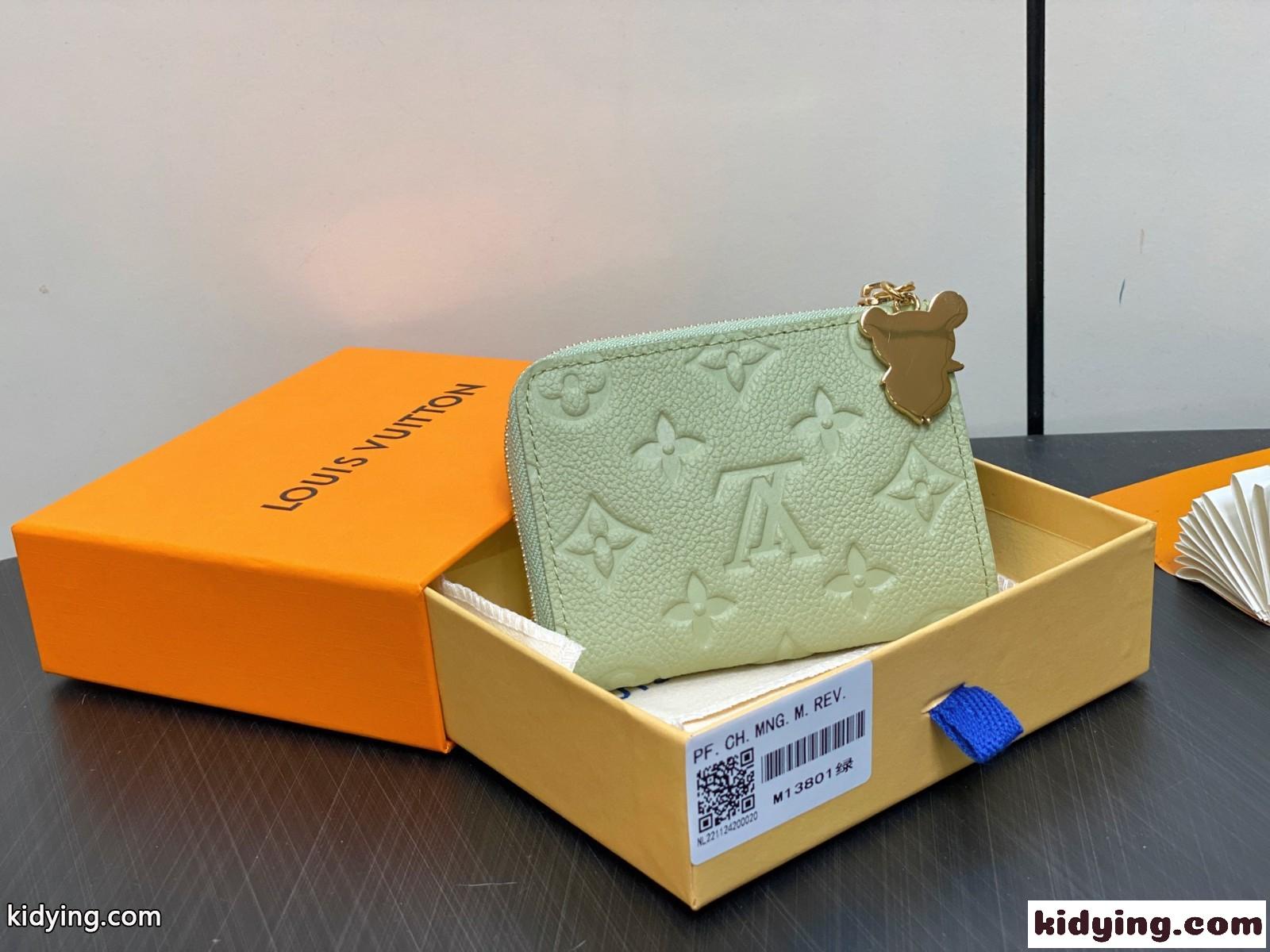ルイ・ヴィトン 村上隆 LV × TM ポルトフォイユ･ノア コンパクト スーパーコピー M13801 グリーン-2