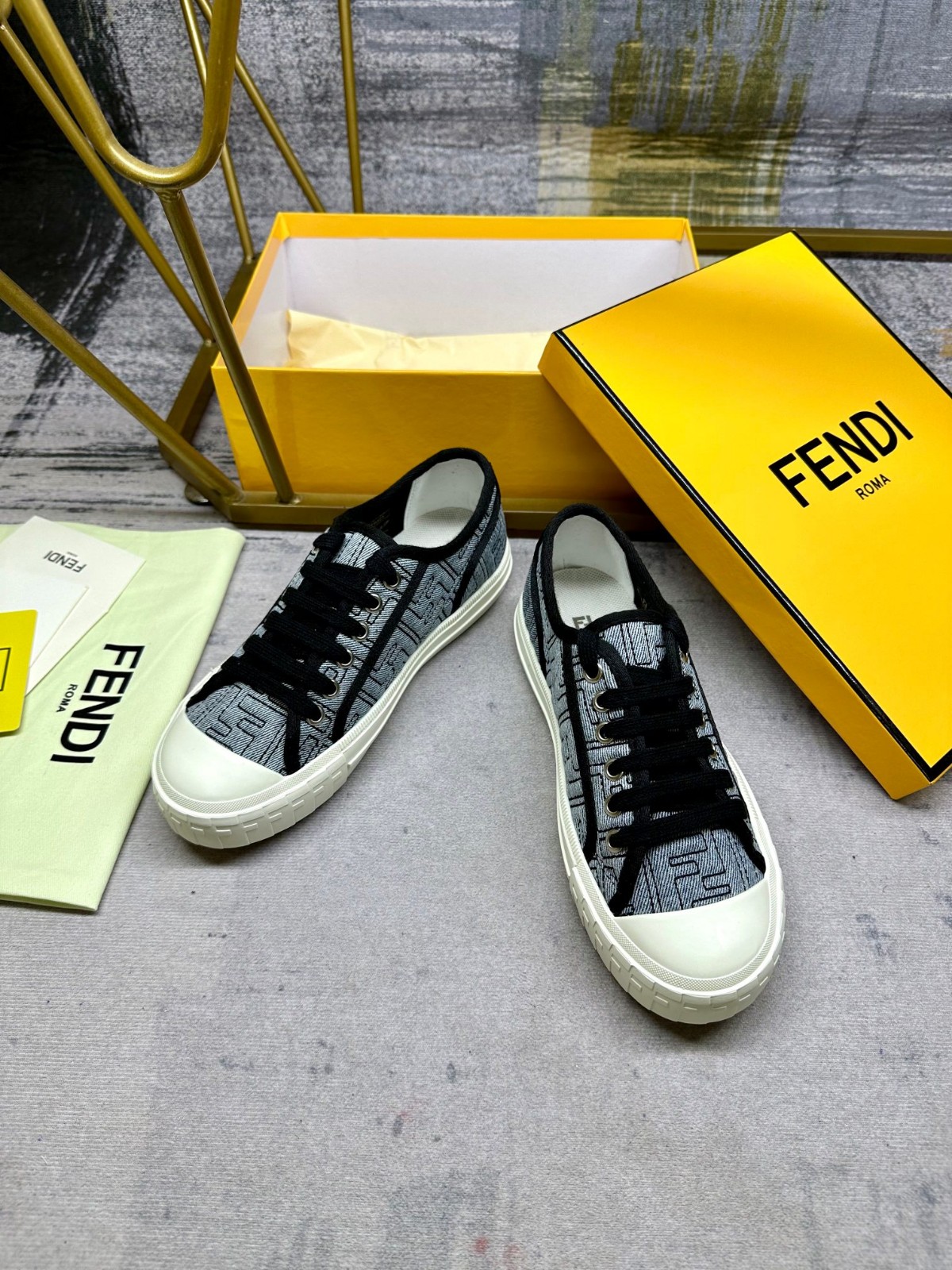 フェンディ スニーカー スーパーコピー 人気 FF デニム 合わせやすい-3
