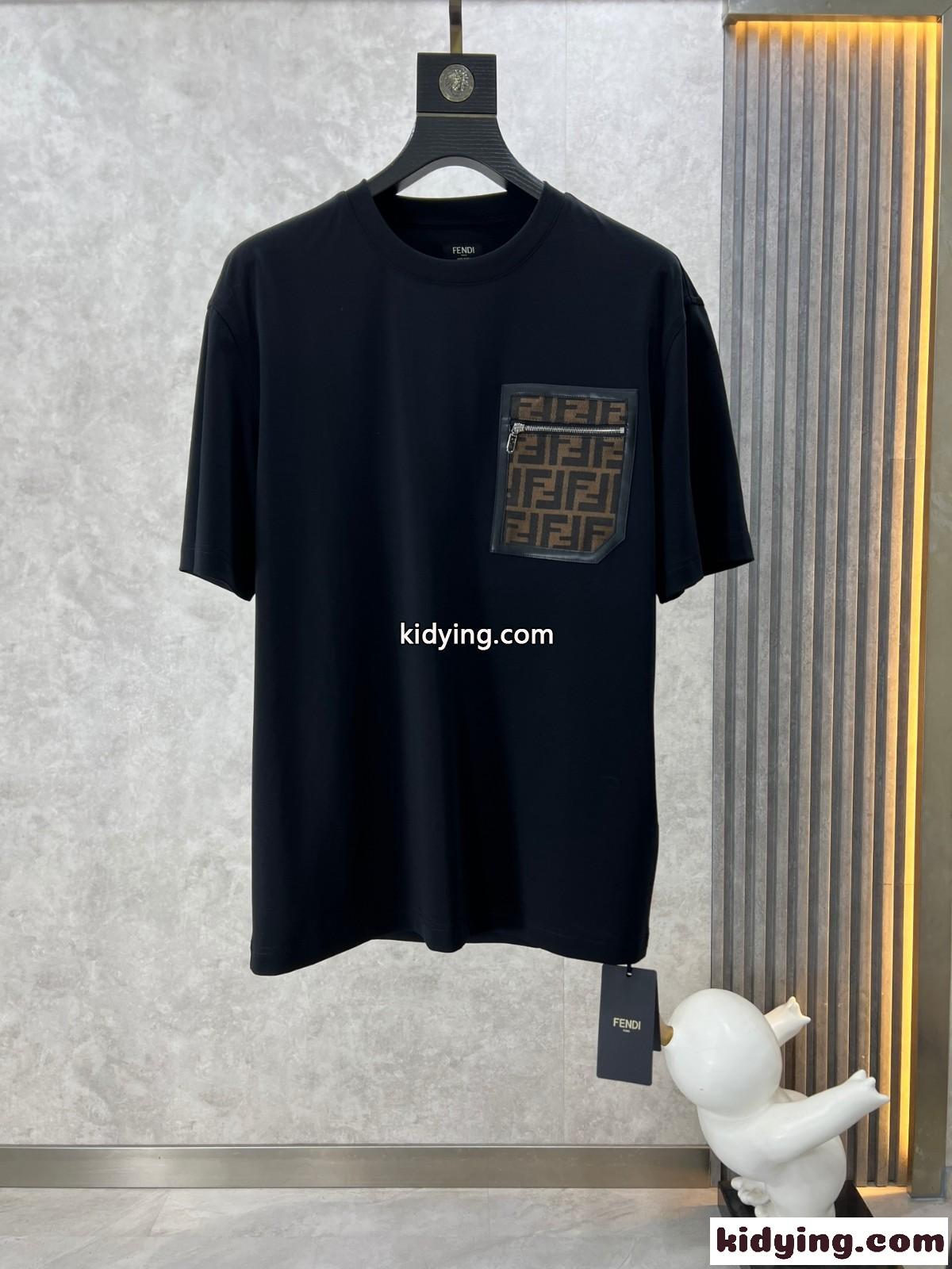 人気 おしゃれ フェンディ Tシャツ コピー クルーネック半袖Tシャツ ブラック-0