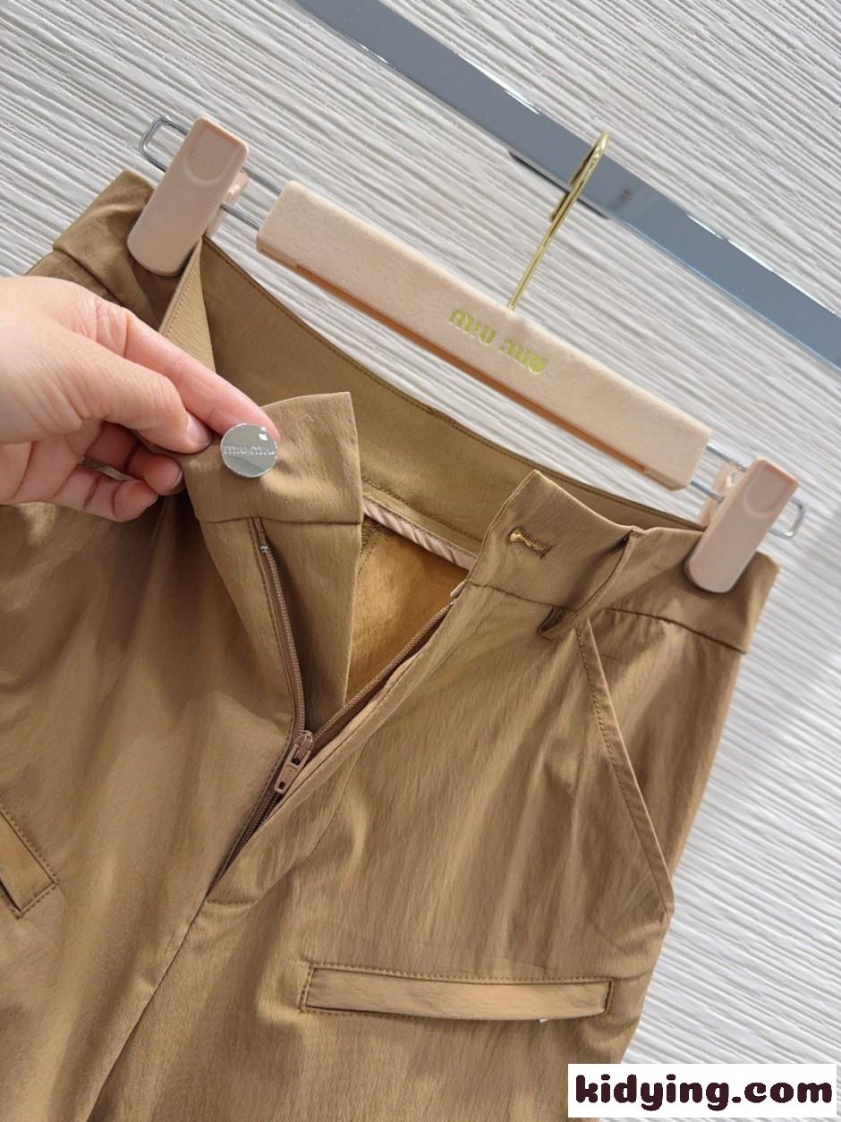 ミュウミュウ パンツ コピー ロゴ入り カーゴ フレアパンツ キャメル-4
