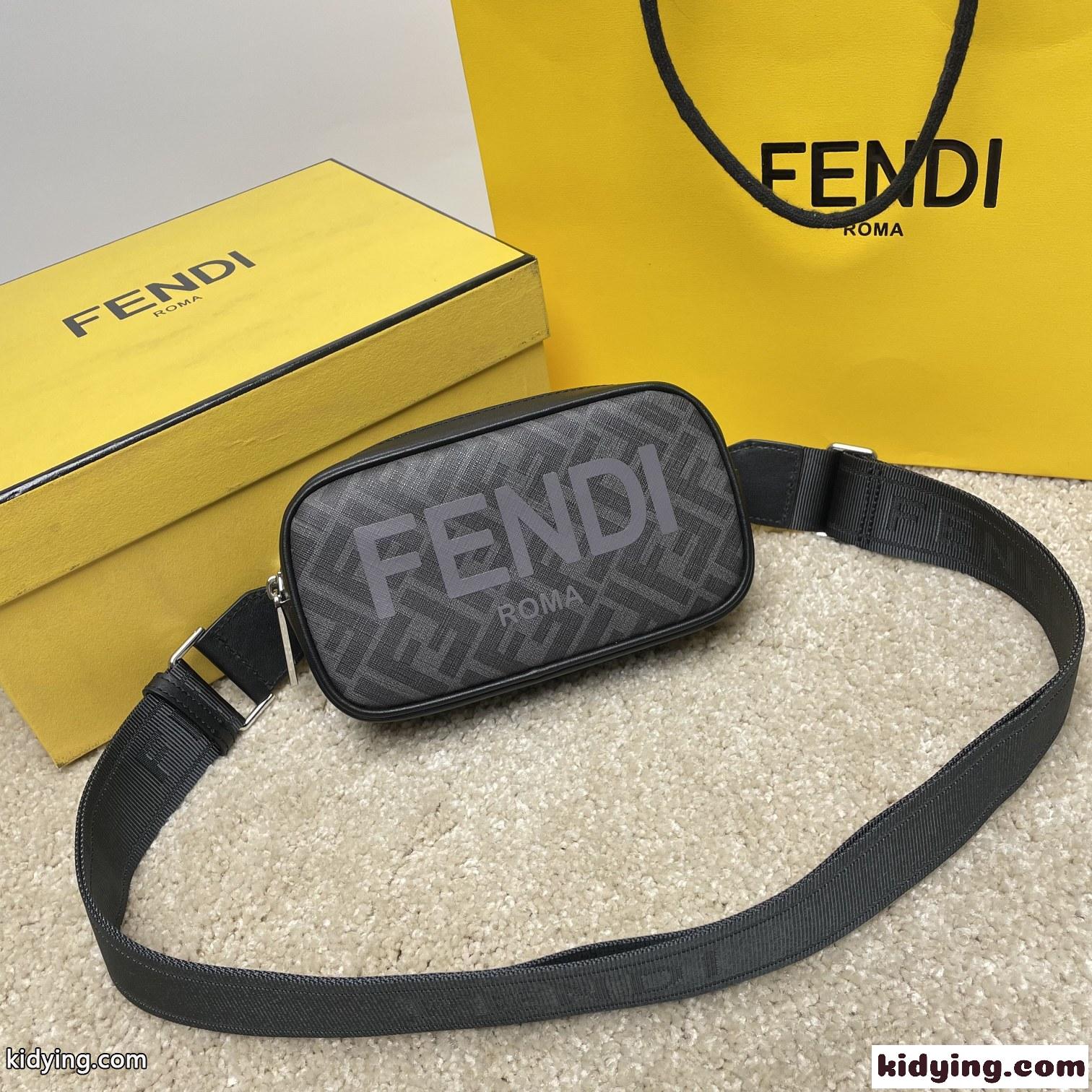 フェンディ バッグ 人気 コピー メンズ FENDI カメラケース スモール ショルダーバッグ-1