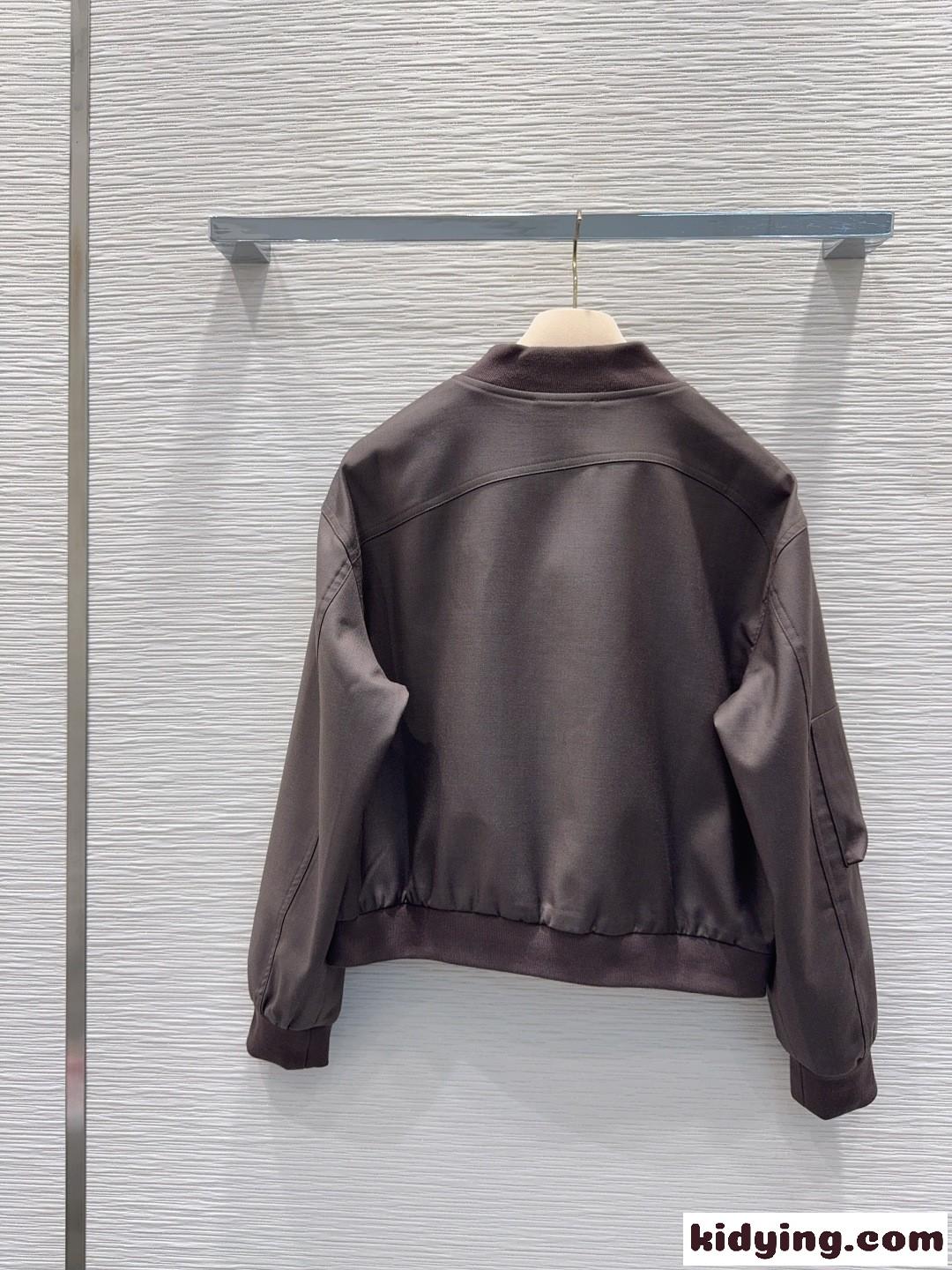 MIU MIUロゴ入り ボンバージャケット ミュウミュウ ジャケット 偽物 ダークブラウン-4